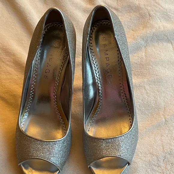 Silver size 8 heel. Medium width and super comfy. - Picture 3 of 5